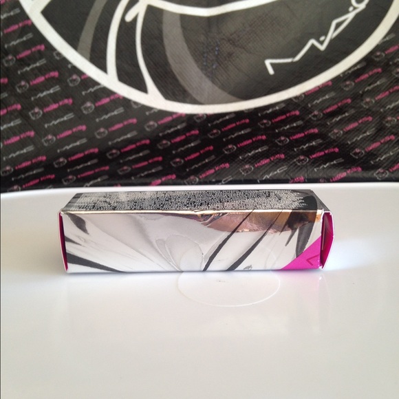 LAST ONE!💗HPx2!💗MAC Frost Lipstick, At Leisure - Picture 3 of 8